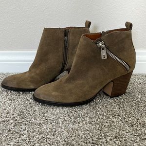 Ankle boots